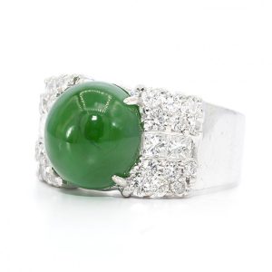 Vintage Burma green jade Cabochon 18K White Gold ring and 1.32 cts diamonds