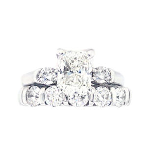 Diamond Engagement Ring set 1.52 Carat Radiant Cut Center Certified